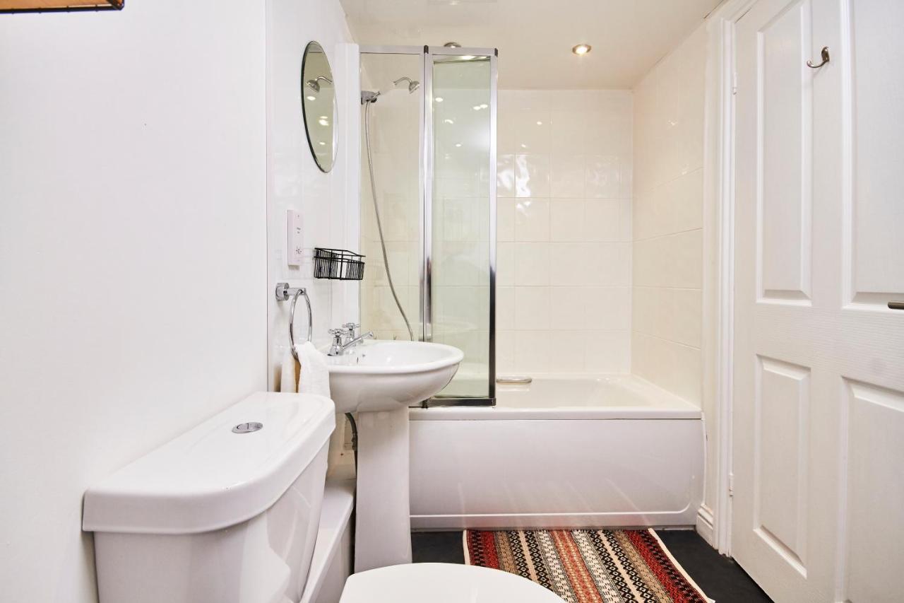 Newcastle Treasure - Sleeps 4 - Lower Ground Floor ภายนอก รูปภาพ