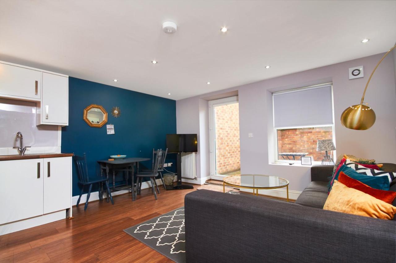 Newcastle Treasure - Sleeps 4 - Lower Ground Floor ภายนอก รูปภาพ